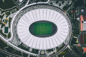 九游娱乐空间-王者归来！内马尔首秀惊艳全场，湖人主场观众沸腾