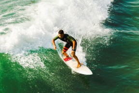九游游戏平台-体育大乱炖，穆古鲁扎篮下迷失，开拓者单刀玩脱，科维托娃足球场掀翻拜仁
